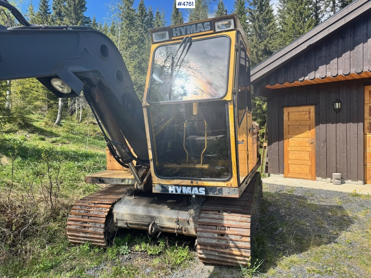 Circa 1990 Hymas 82R Crawler excavator w/ 2 buckets. - Kotrógép: 3 kép. Circa 1990 Hymas 82R Crawler excavator w/ 2 buckets. - Kotrógép: 3 kép.