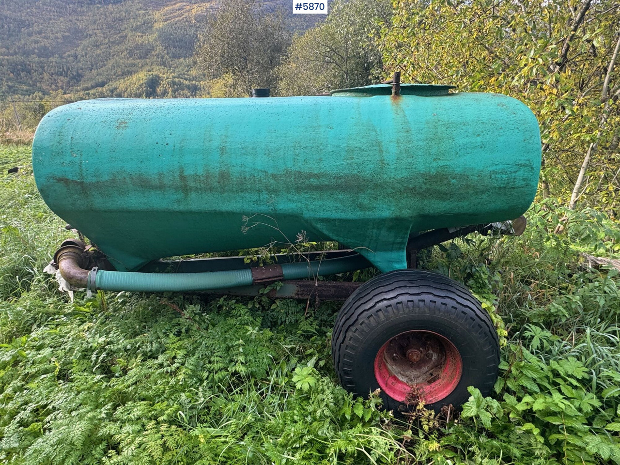 DOFF X Manure spreader - Szippantó tartálykocsi: 1 kép. DOFF X Manure spreader - Szippantó tartálykocsi: 1 kép.