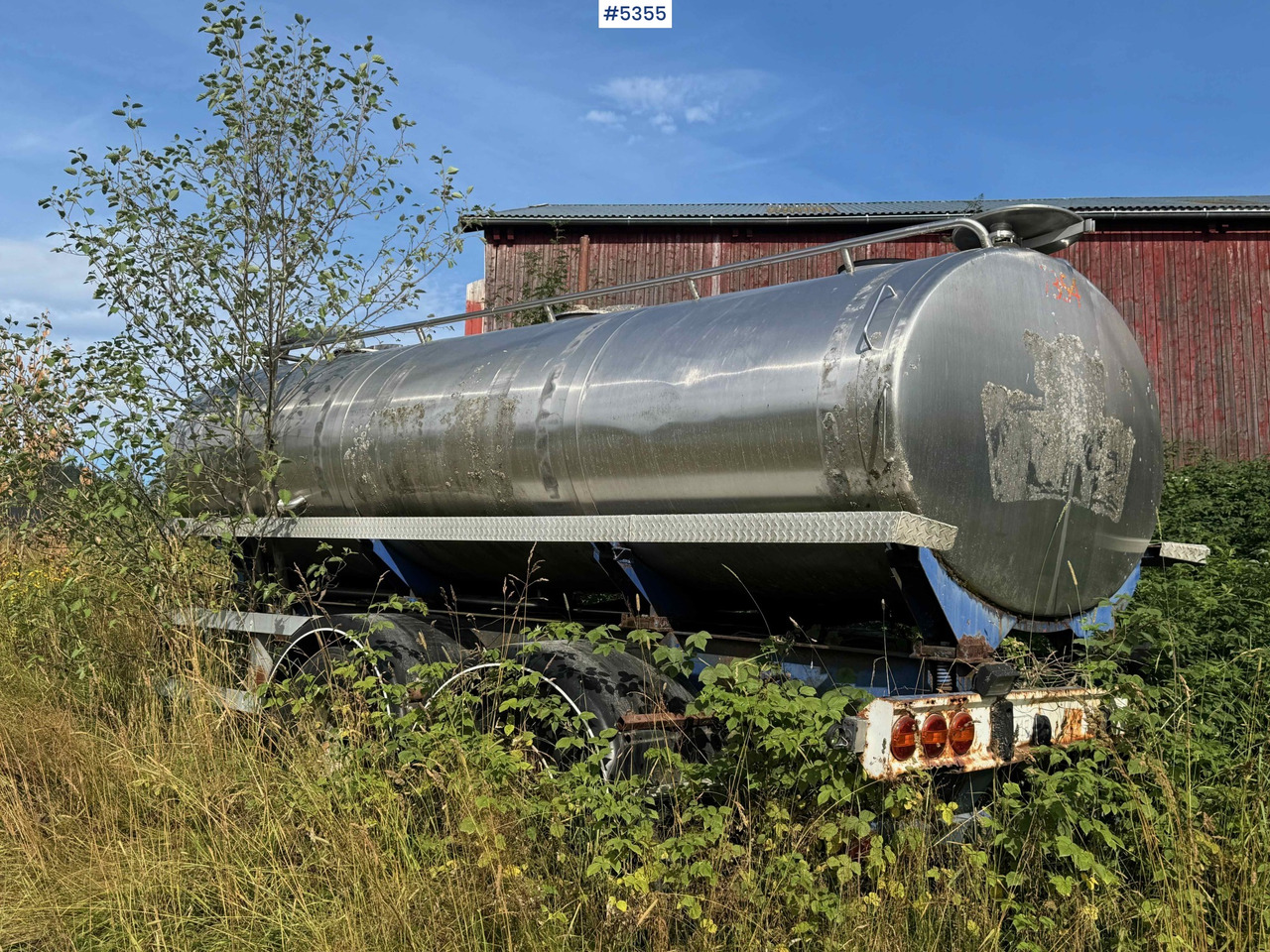 Fertilizer wagon with/large capacity! - Szippantó tartálykocsi: 2 kép. Fertilizer wagon with/large capacity! - Szippantó tartálykocsi: 2 kép.