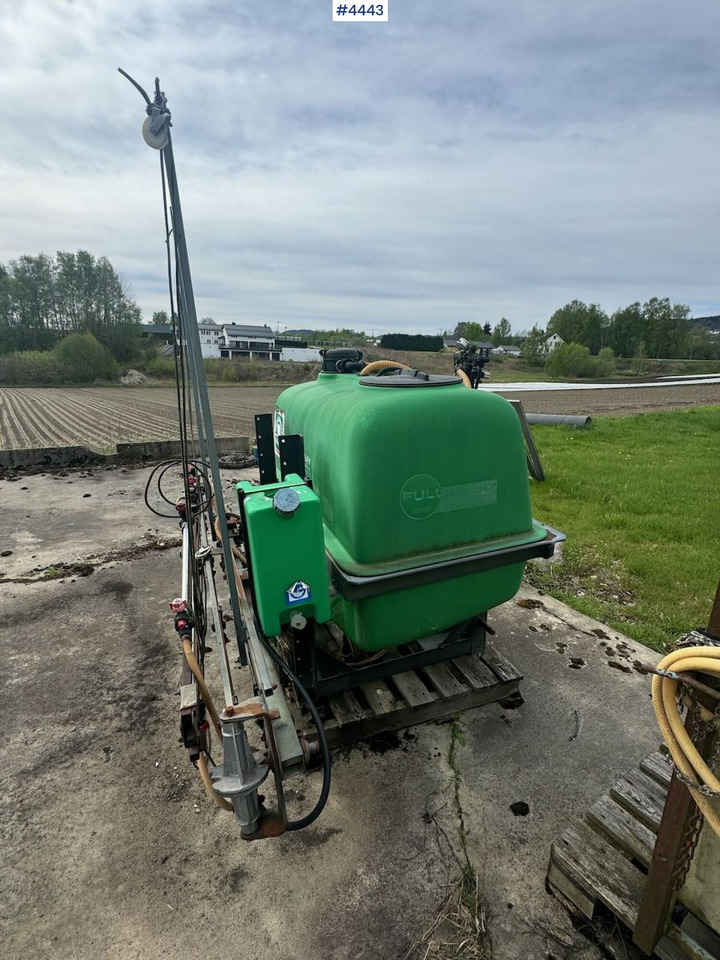 Full-spray field sprayer - Permetezők: 4 kép. Full-spray field sprayer - Permetezők: 4 kép.