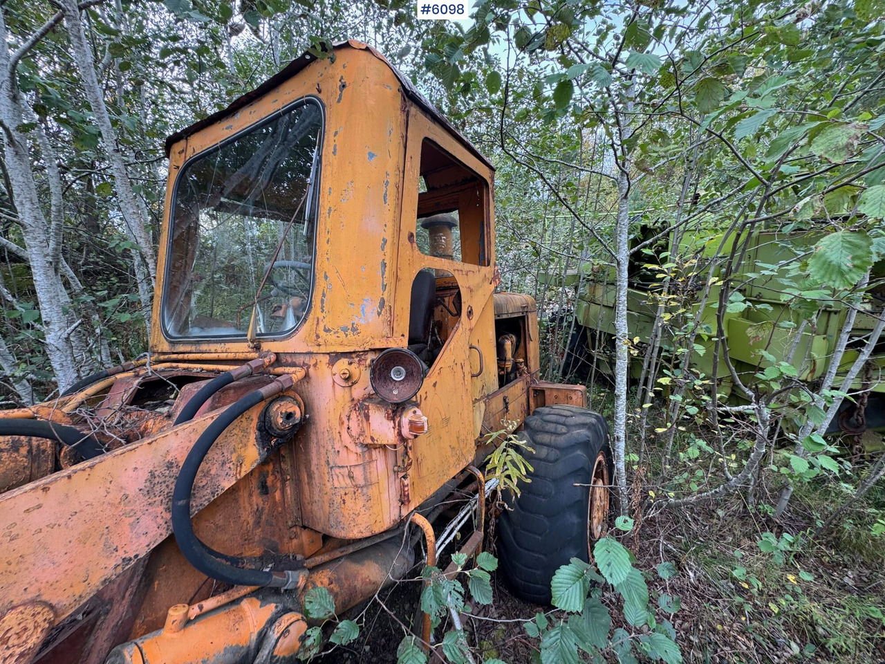 Hanomag wheel loader with bucket – repair object - Gumikerekes homlokrakodó: 5 kép. Hanomag wheel loader with bucket – repair object - Gumikerekes homlokrakodó: 5 kép.