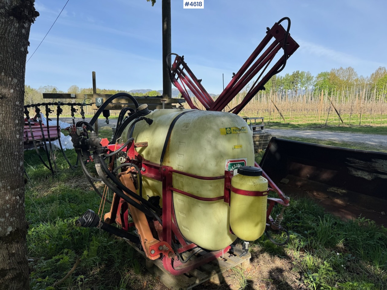Hardi NK 800 w/ 10 m boom. - Permetezők: 5 kép. Hardi NK 800 w/ 10 m boom. - Permetezők: 5 kép.