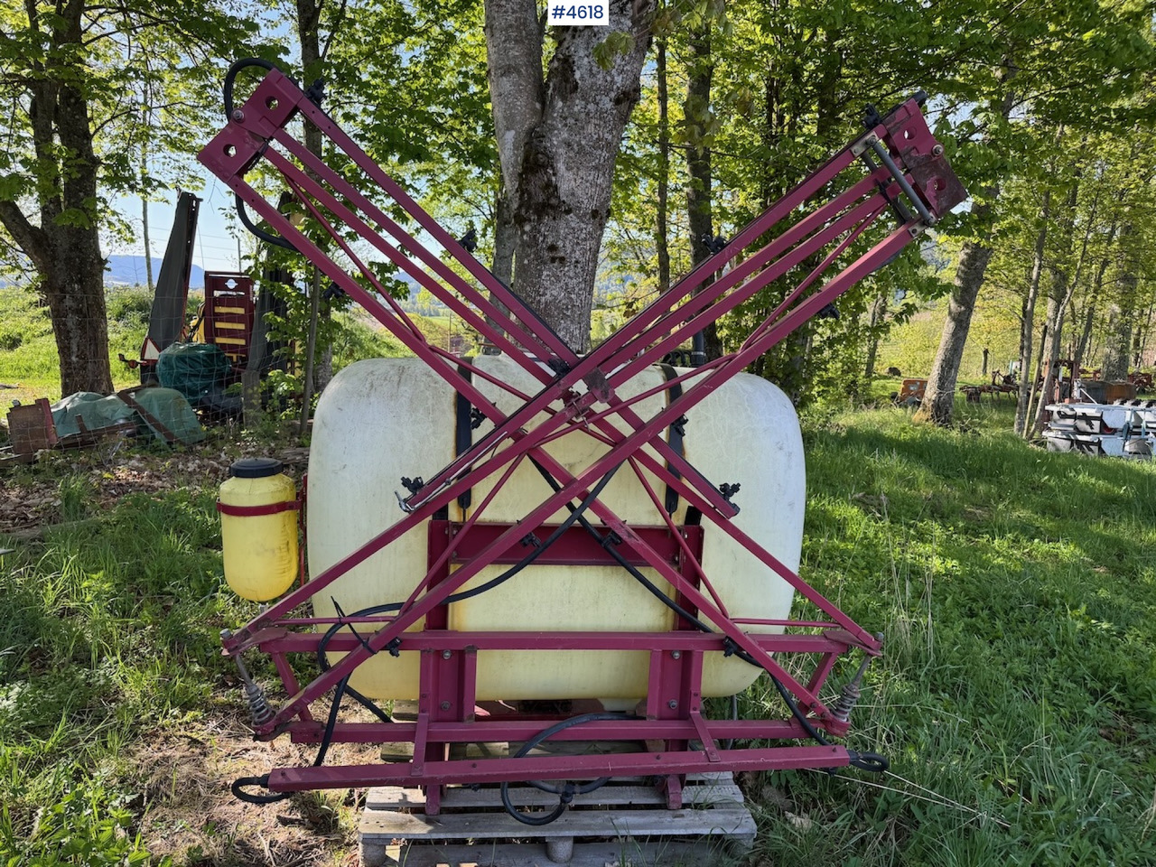 Hardi NK 800 w/ 10 m boom. - Permetezők: 1 kép. Hardi NK 800 w/ 10 m boom. - Permetezők: 1 kép.