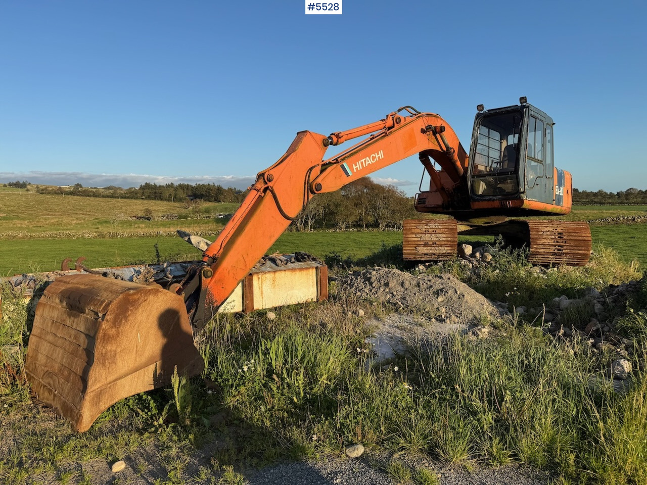 Hitachi EX 120-2. - Kotrógép: 1 kép. Hitachi EX 120-2. - Kotrógép: 1 kép.
