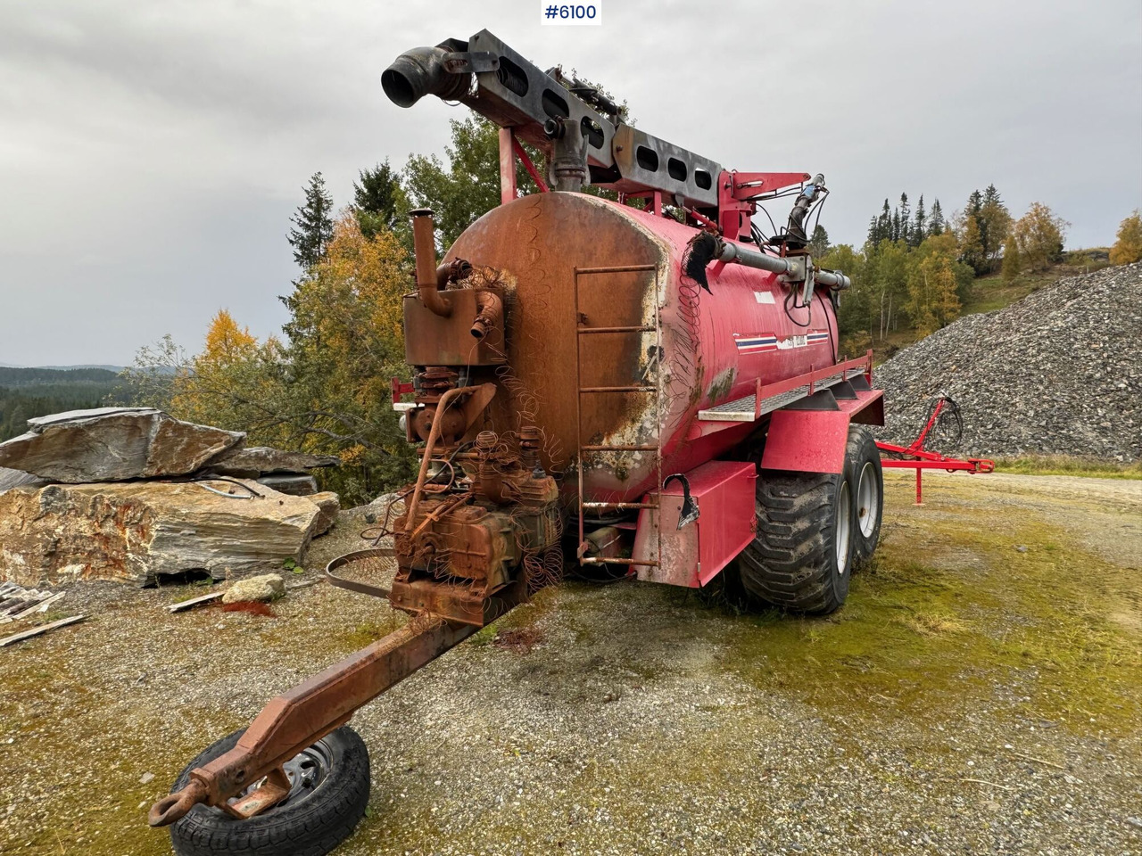 Høgborg 12,000L fertilizer trailer - Szippantó tartálykocsi: 4 kép. Høgborg 12,000L fertilizer trailer - Szippantó tartálykocsi: 4 kép.