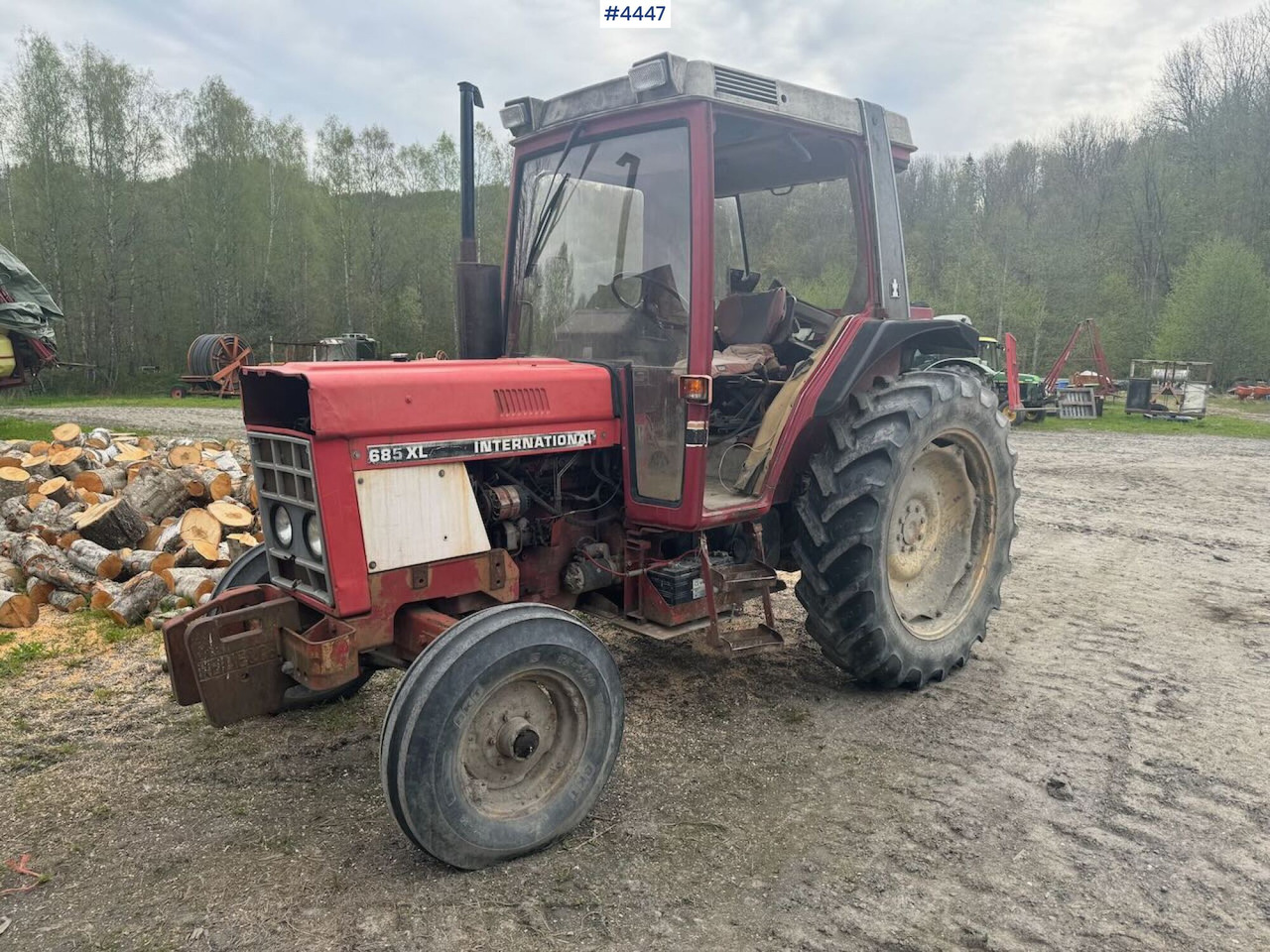 International 685 XL - Traktor: 5 kép. International 685 XL - Traktor: 5 kép.