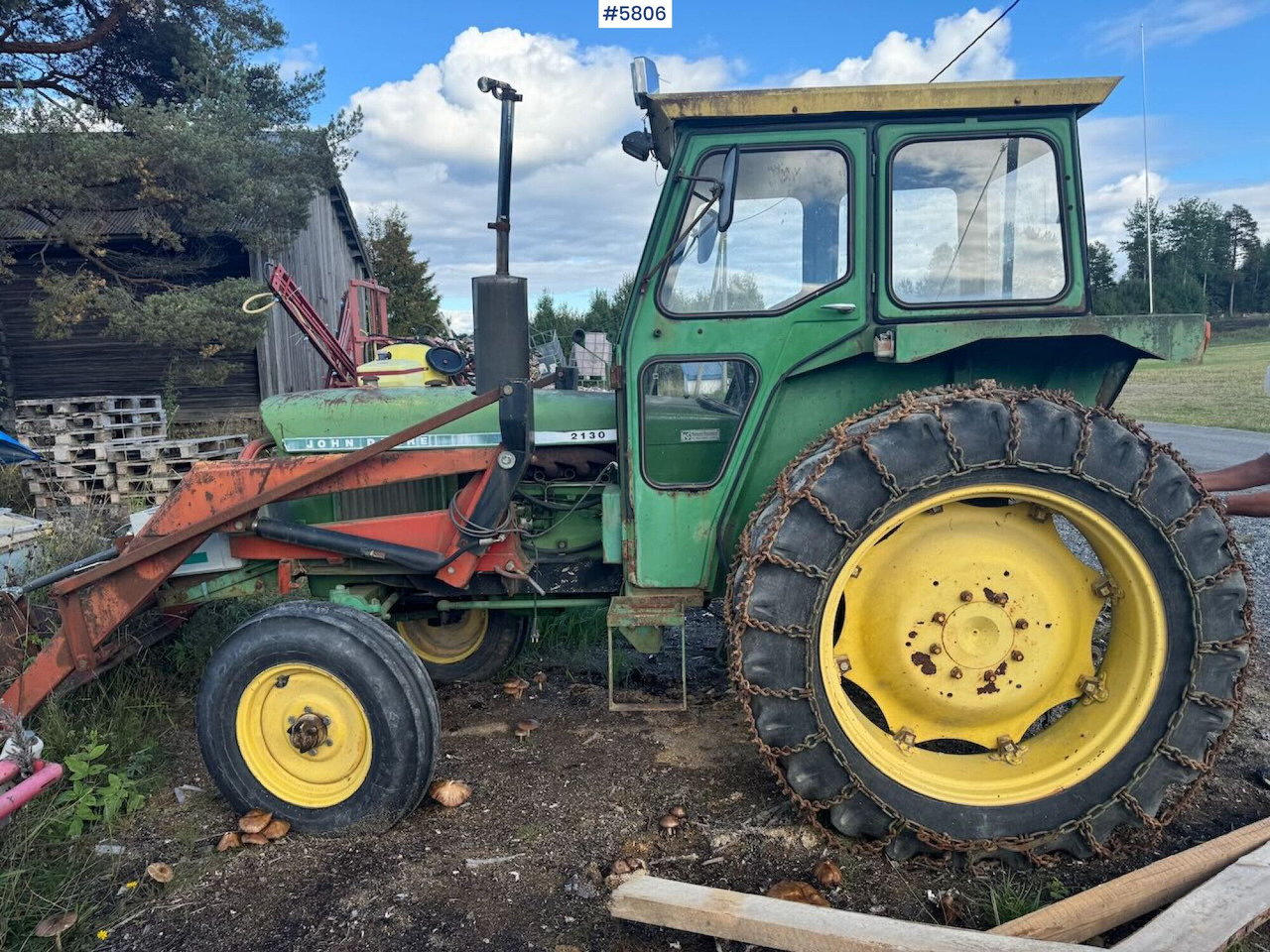 John Deere 2130 - Traktor: 1 kép. John Deere 2130 - Traktor: 1 kép.