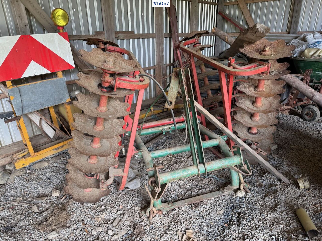 Kverneland Disc Harrow - Talajművelő gep: 1 kép. Kverneland Disc Harrow - Talajművelő gep: 1 kép.