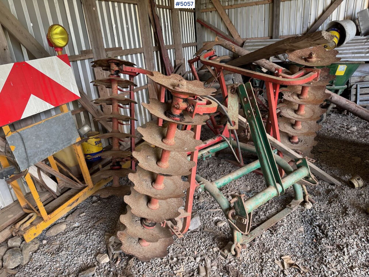 Kverneland Disc Harrow - Talajművelő gep: 2 kép. Kverneland Disc Harrow - Talajművelő gep: 2 kép.
