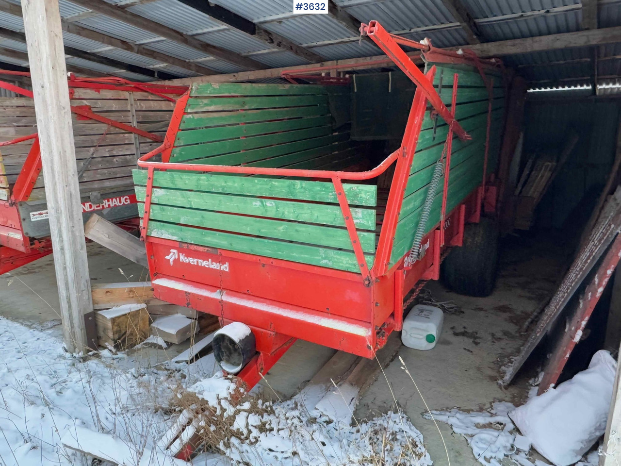Kverneland UN7000 unloading trailer - Szálastakarmány betakarítás gépei: 3 kép. Kverneland UN7000 unloading trailer - Szálastakarmány betakarítás gépei: 3 kép.