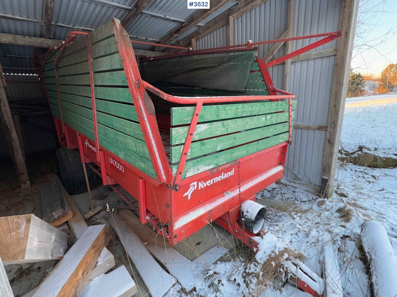 Kverneland UN7000 unloading trailer - Szálastakarmány betakarítás gépei: 5 kép. Kverneland UN7000 unloading trailer - Szálastakarmány betakarítás gépei: 5 kép.