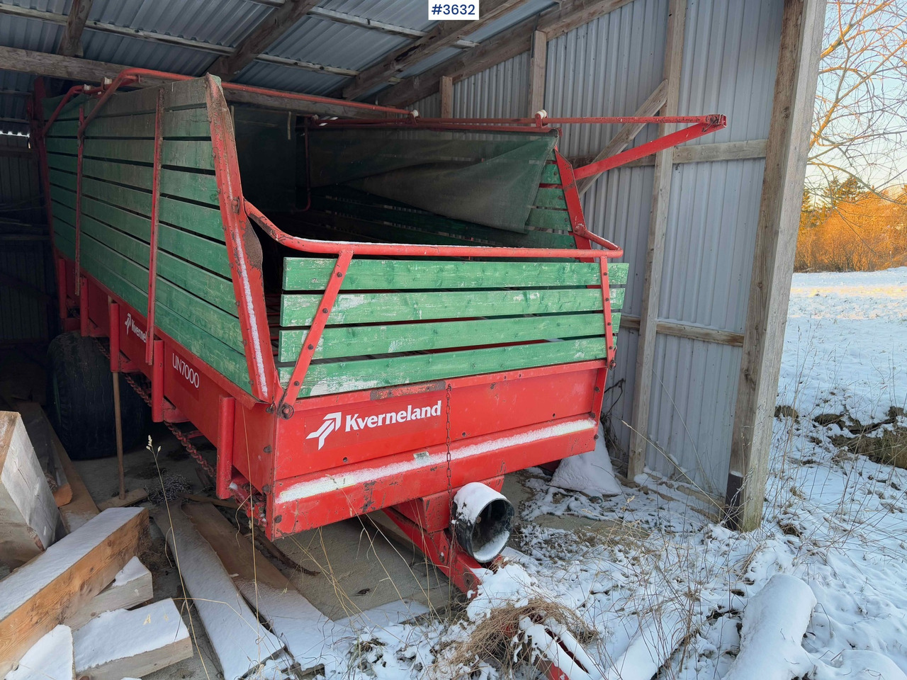 Kverneland UN7000 unloading trailer - Szálastakarmány betakarítás gépei: 1 kép. Kverneland UN7000 unloading trailer - Szálastakarmány betakarítás gépei: 1 kép.