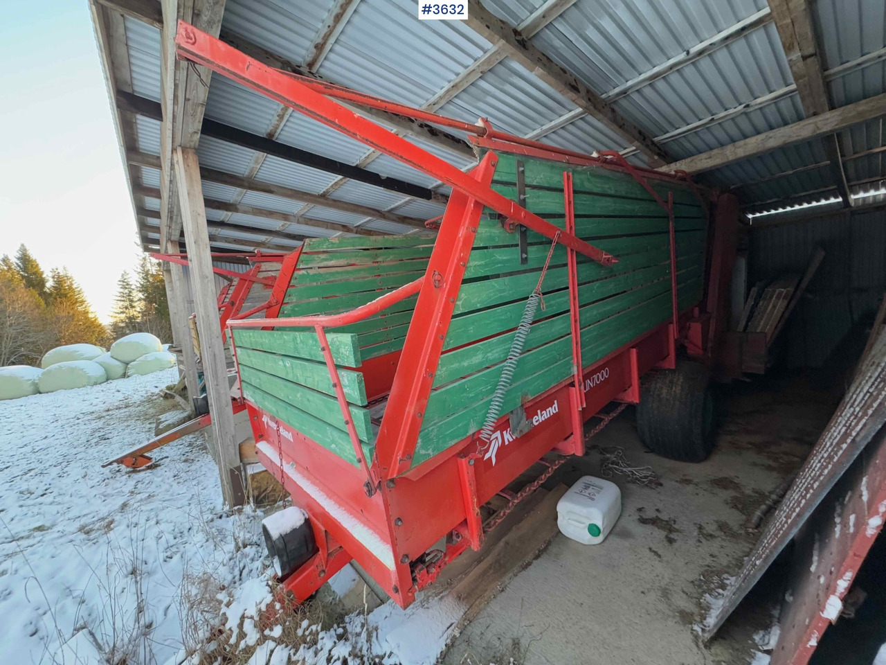 Kverneland UN7000 unloading trailer - Szálastakarmány betakarítás gépei: 4 kép. Kverneland UN7000 unloading trailer - Szálastakarmány betakarítás gépei: 4 kép.