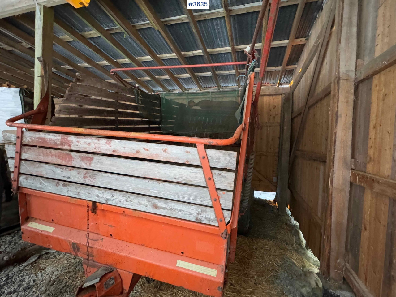 Kverneland UN7000 unloading trailer - Szálastakarmány betakarítás gépei: 3 kép. Kverneland UN7000 unloading trailer - Szálastakarmány betakarítás gépei: 3 kép.