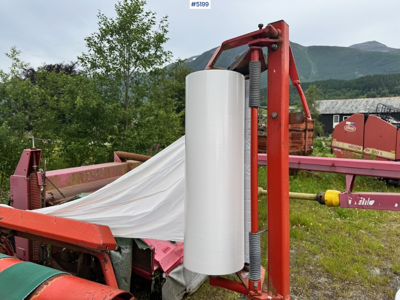 Kverneland UN7515 Round Bale Wrapper - Szálastakarmány betakarítás gépei: 4 kép. Kverneland UN7515 Round Bale Wrapper - Szálastakarmány betakarítás gépei: 4 kép.
