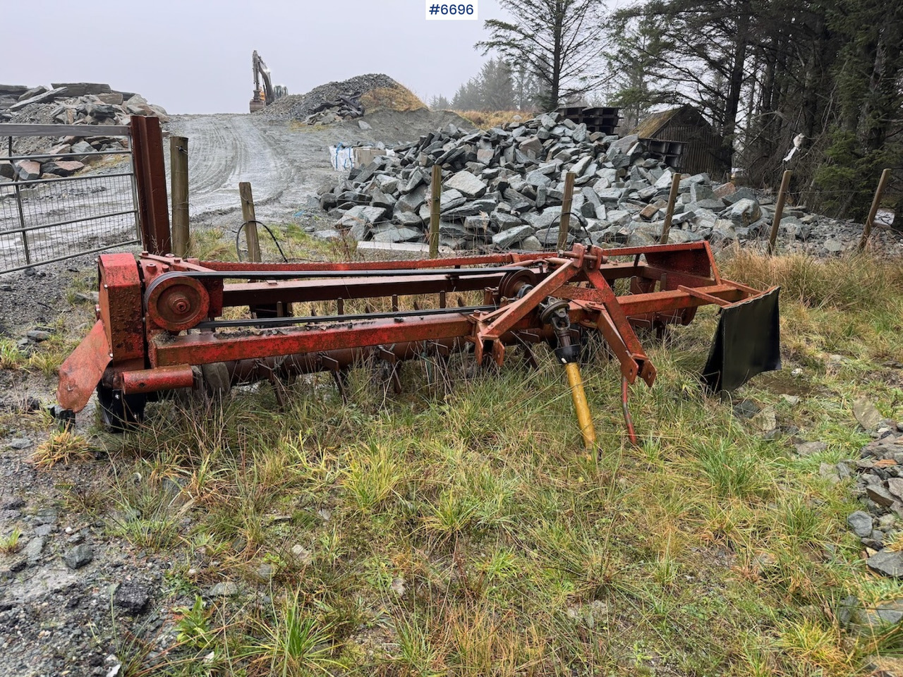 Kverneland stone rake 4 m. - Talajművelő gep: 4 kép. Kverneland stone rake 4 m. - Talajművelő gep: 4 kép.
