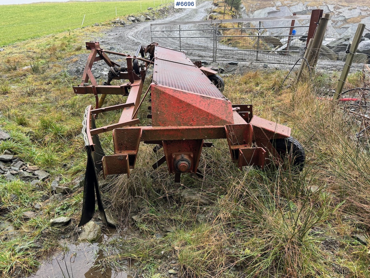 Kverneland stone rake 4 m. - Talajművelő gep: 2 kép. Kverneland stone rake 4 m. - Talajművelő gep: 2 kép.