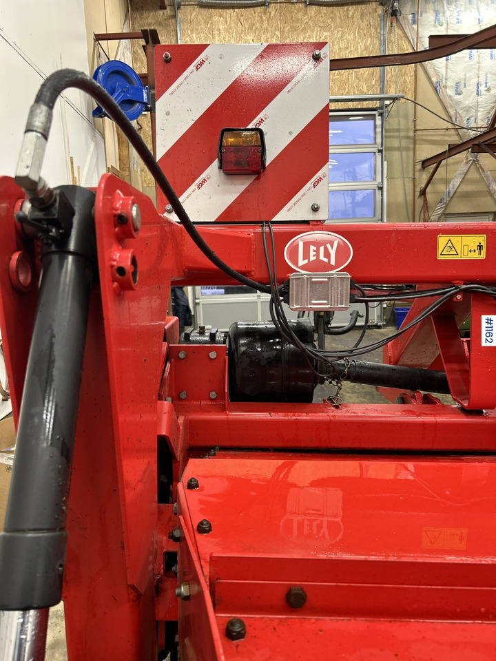 Lely 320 PC Mower - Szálastakarmány betakarítás gépei: 4 kép. Lely 320 PC Mower - Szálastakarmány betakarítás gépei: 4 kép.