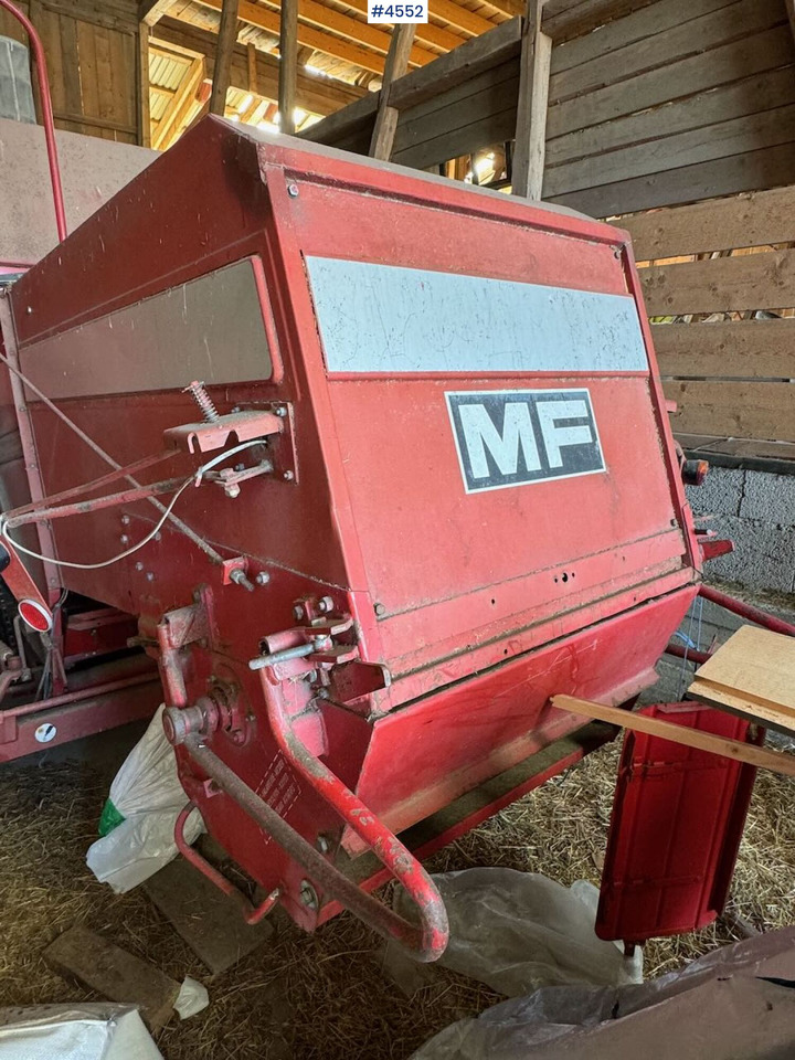 Massey Ferguson 206 thresher - Kombájn: 5 kép. Massey Ferguson 206 thresher - Kombájn: 5 kép.