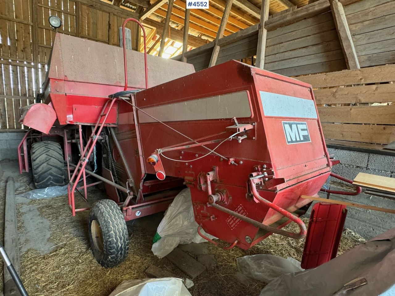 Massey Ferguson 206 thresher - Kombájn: 4 kép. Massey Ferguson 206 thresher - Kombájn: 4 kép.