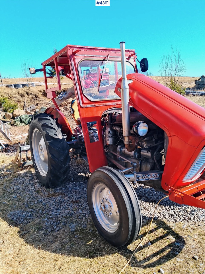 Massey Ferguson 35 - Traktor: 1 kép. Massey Ferguson 35 - Traktor: 1 kép.