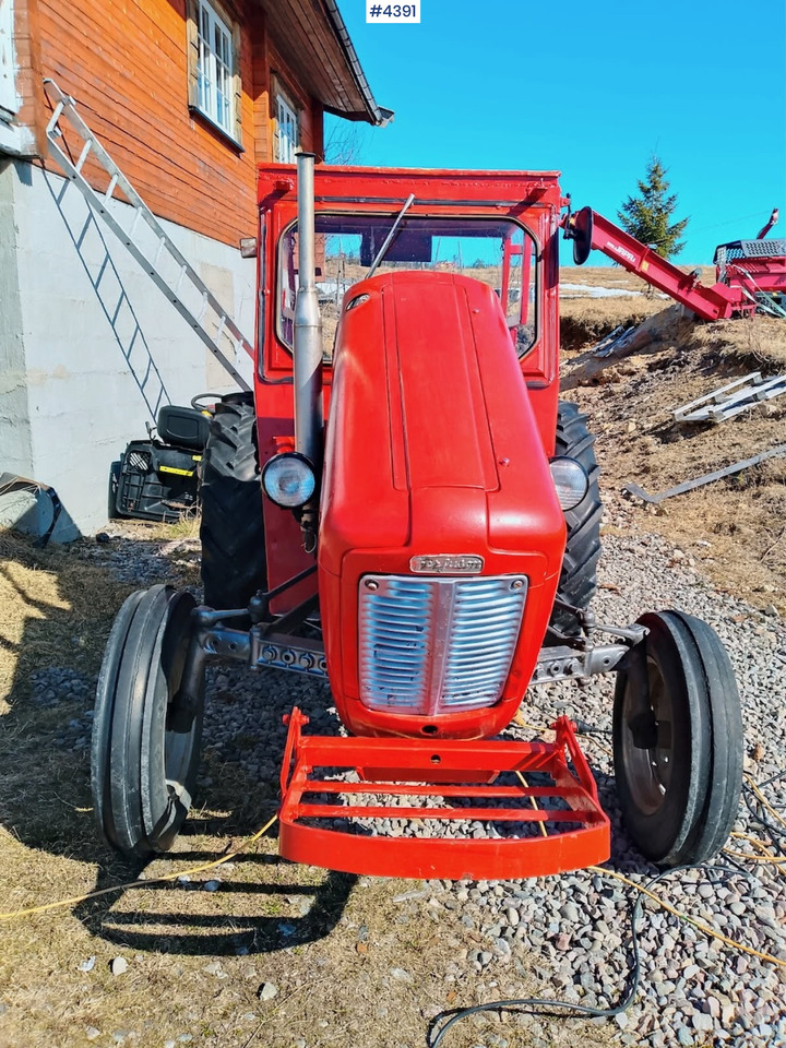 Massey Ferguson 35 - Traktor: 3 kép. Massey Ferguson 35 - Traktor: 3 kép.