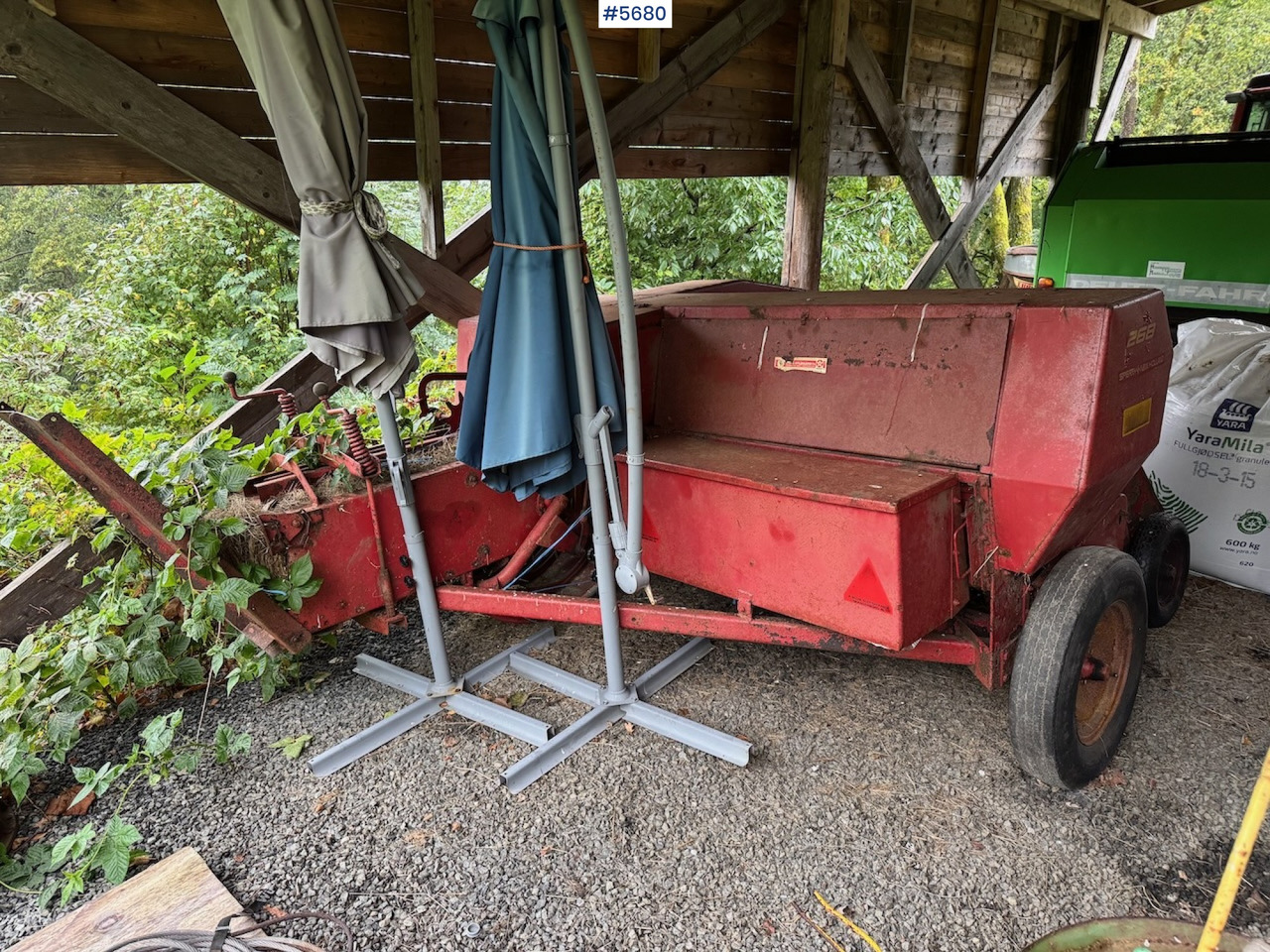 Szálastakarmány betakarítás gépei New Holland 268 Square Baler: 9 kép.