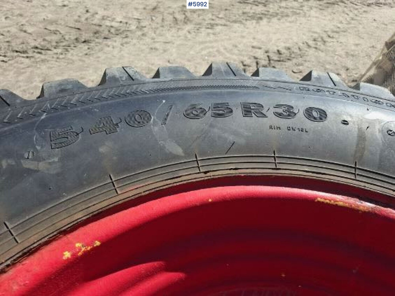 Nokian TRI2 2stk dekk på felg 540/65R30 - Komplett kerék: 5 kép. Nokian TRI2 2stk dekk på felg 540/65R30 - Komplett kerék: 5 kép.