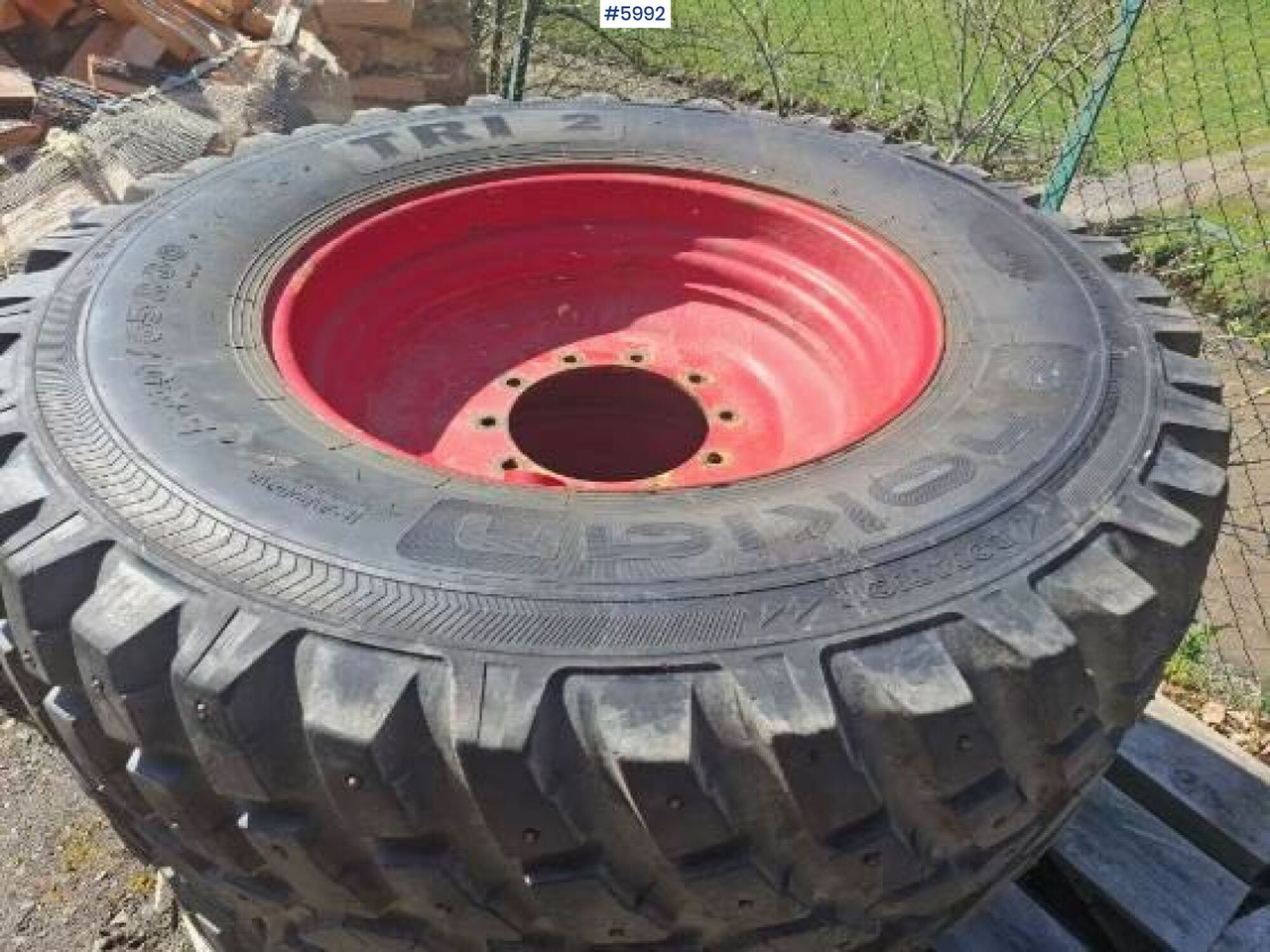 Nokian TRI2 2stk dekk på felg 540/65R30 - Komplett kerék: 2 kép. Nokian TRI2 2stk dekk på felg 540/65R30 - Komplett kerék: 2 kép.