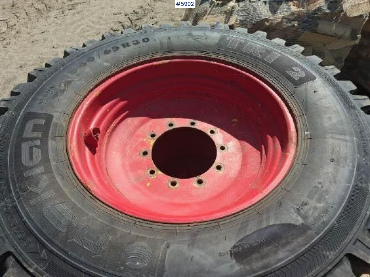 Nokian TRI2 2stk dekk på felg 540/65R30 - Komplett kerék: 1 kép. Nokian TRI2 2stk dekk på felg 540/65R30 - Komplett kerék: 1 kép.