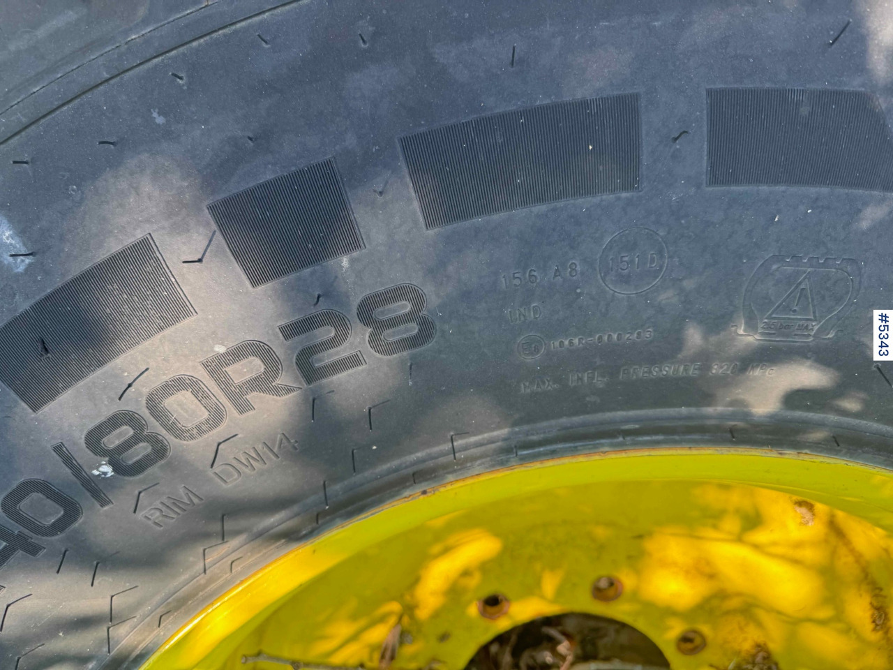 Komplett kerék - Traktor Nokian tires – complete set with rims: 8 kép.