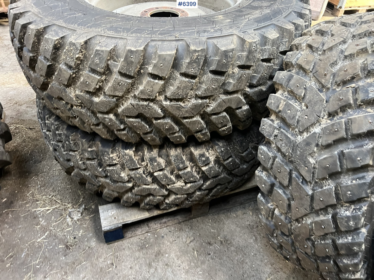 Nokian tri 2 studded tires for tractors - Komplett kerék - Mezőgazdasági gépek: 5 kép. Nokian tri 2 studded tires for tractors - Komplett kerék - Mezőgazdasági gépek: 5 kép.