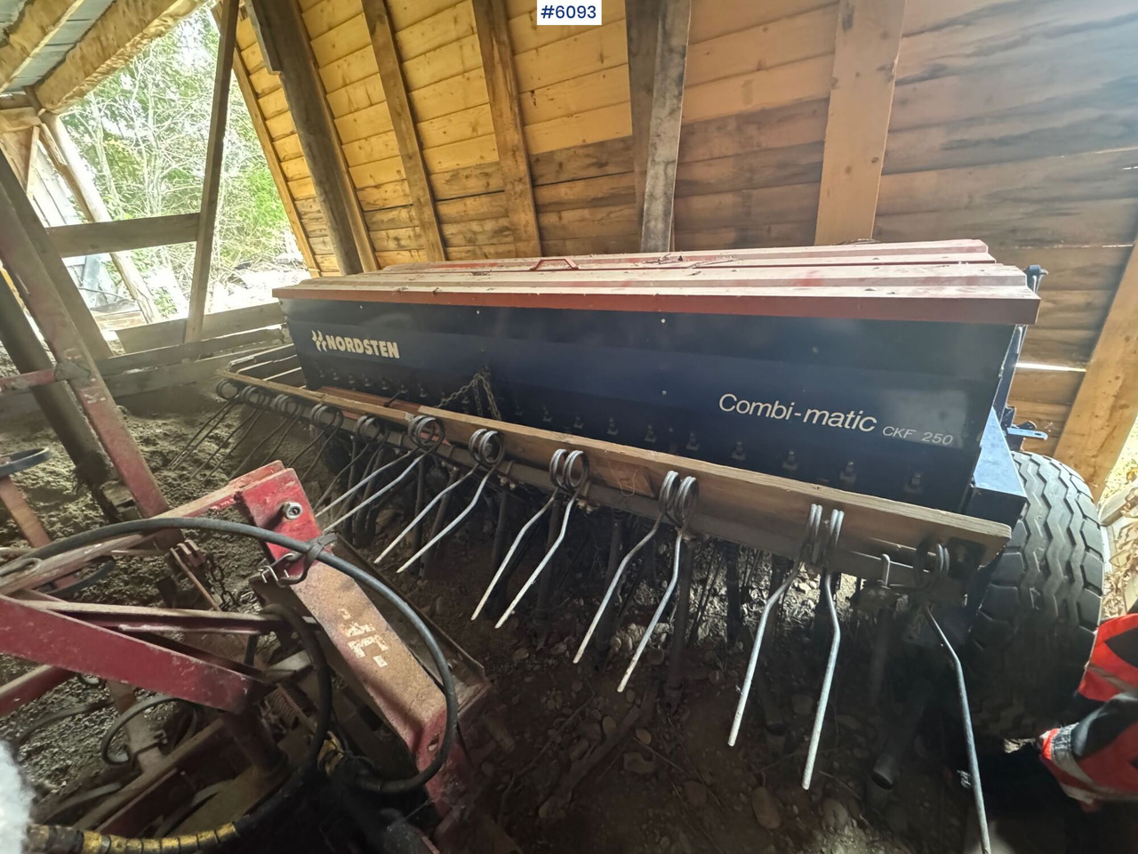 Nordsten Combi-matic CKF 250 - Szemenkénti vetőgép: 1 kép. Nordsten Combi-matic CKF 250 - Szemenkénti vetőgép: 1 kép.