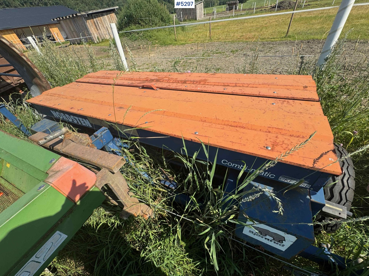 Nordsten Combi-matic CXF 250 - Szemenkénti vetőgép: 1 kép. Nordsten Combi-matic CXF 250 - Szemenkénti vetőgép: 1 kép.