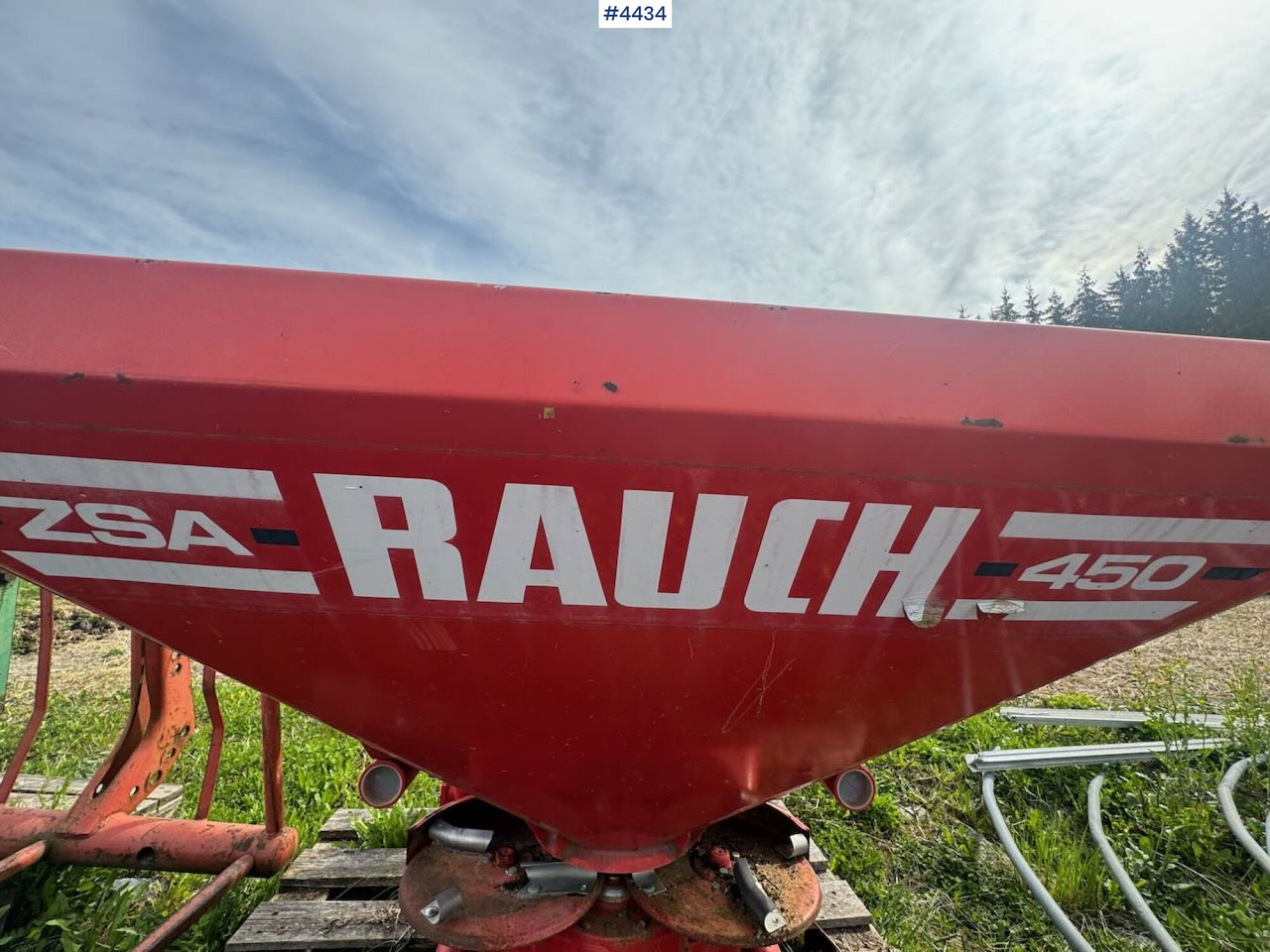 Rauch ZSA 450 Fertilizer spreader - Műtrágyaszóró: 2 kép. Rauch ZSA 450 Fertilizer spreader - Műtrágyaszóró: 2 kép.