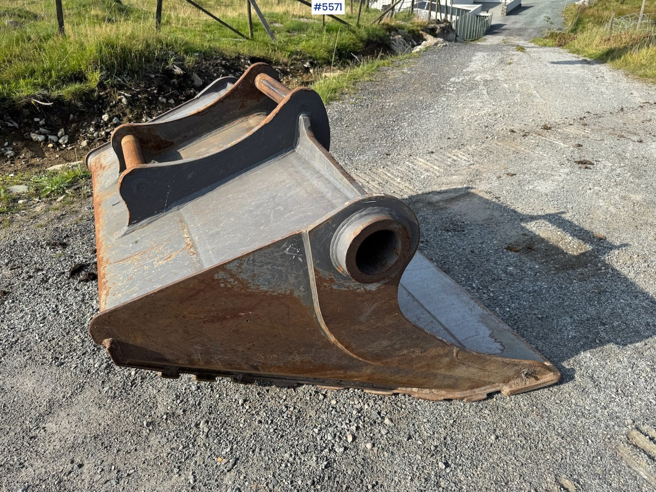 Sanding bucket - Kotró kanál: 4 kép. Sanding bucket - Kotró kanál: 4 kép.