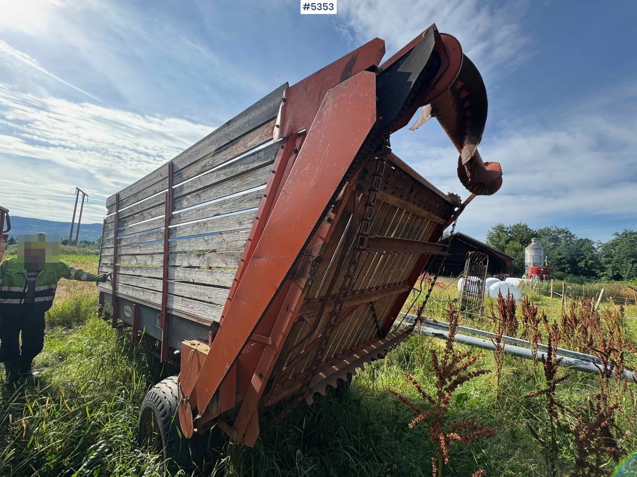 Underhaug unloading trailer - Szálastakarmány betakarítás gépei: 4 kép. Underhaug unloading trailer - Szálastakarmány betakarítás gépei: 4 kép.