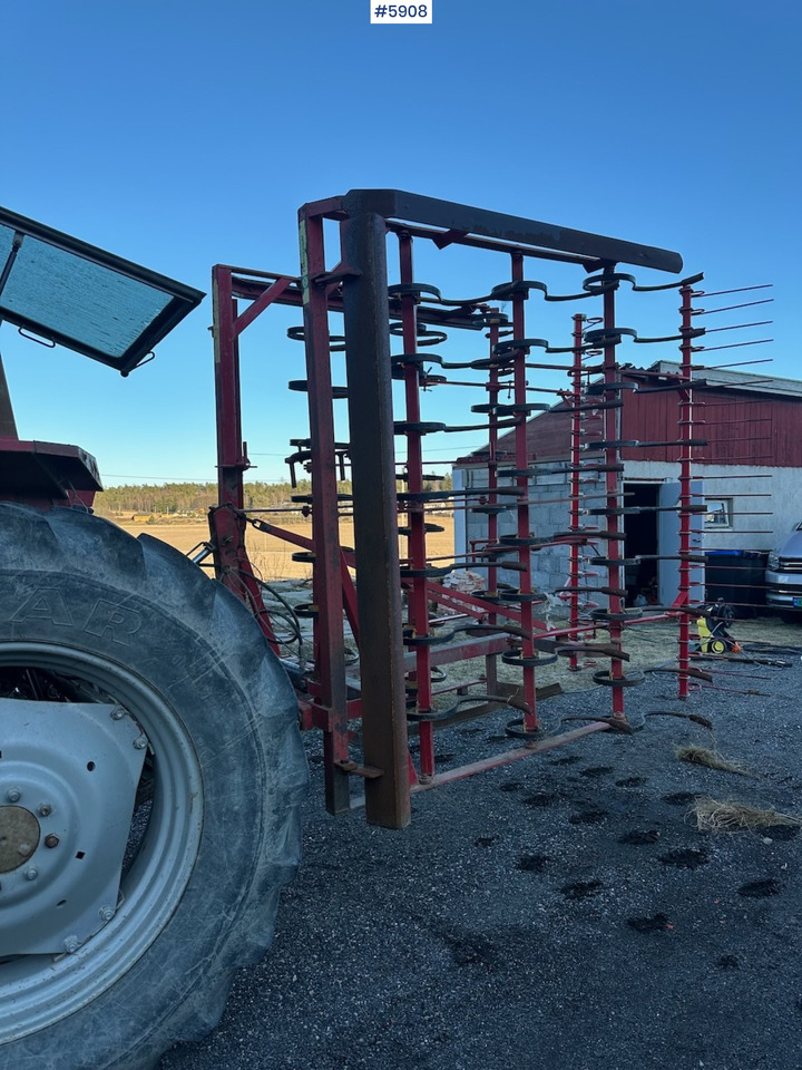 Väderstad Cultivator 4.6 m - Talajművelő gep: 4 kép. Väderstad Cultivator 4.6 m - Talajművelő gep: 4 kép.