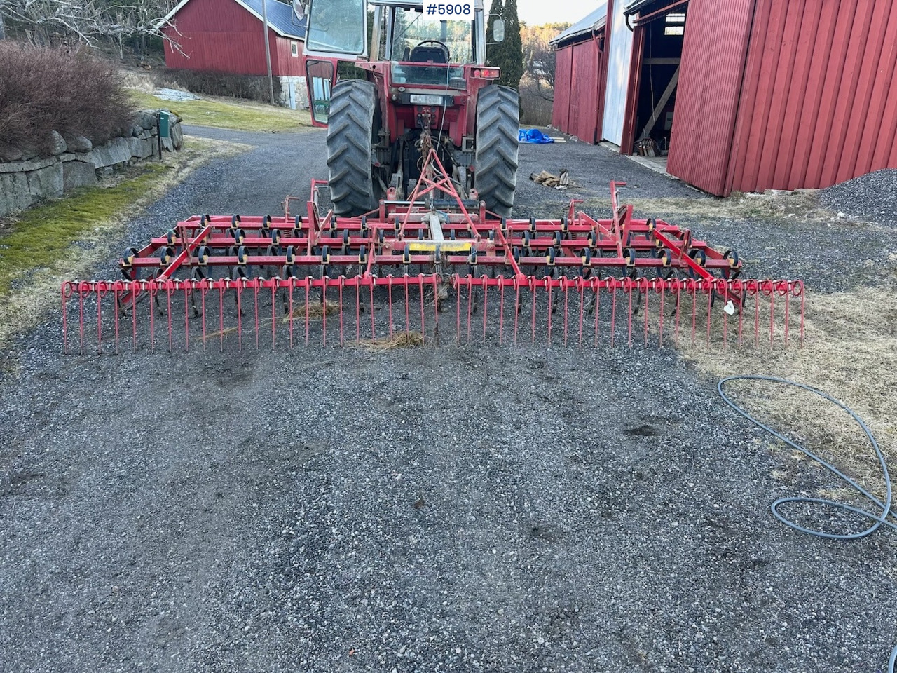 Väderstad Cultivator 4.6 m - Talajművelő gep: 1 kép. Väderstad Cultivator 4.6 m - Talajművelő gep: 1 kép.