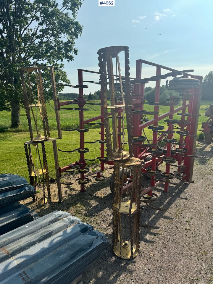 Väderstad Harrow - Talajművelő gep: 4 kép. Väderstad Harrow - Talajművelő gep: 4 kép.