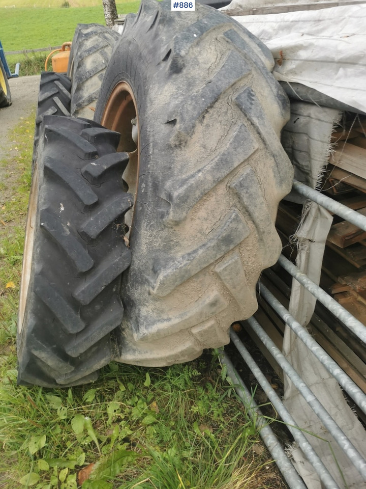 Wheel set on Deutz-Fahr 3.60 - Komplett kerék - Mezőgazdasági gépek: 2 kép. Wheel set on Deutz-Fahr 3.60 - Komplett kerék - Mezőgazdasági gépek: 2 kép.