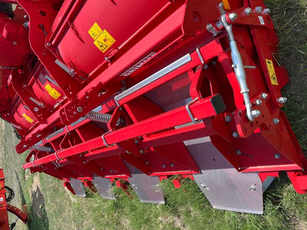 Grimme GF 400 - Betakarító gép: 5 kép. Grimme GF 400 - Betakarító gép: 5 kép.