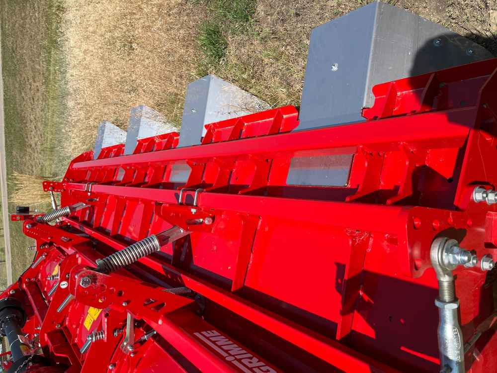 Grimme GF 400 - Betakarító gép: 3 kép. Grimme GF 400 - Betakarító gép: 3 kép.