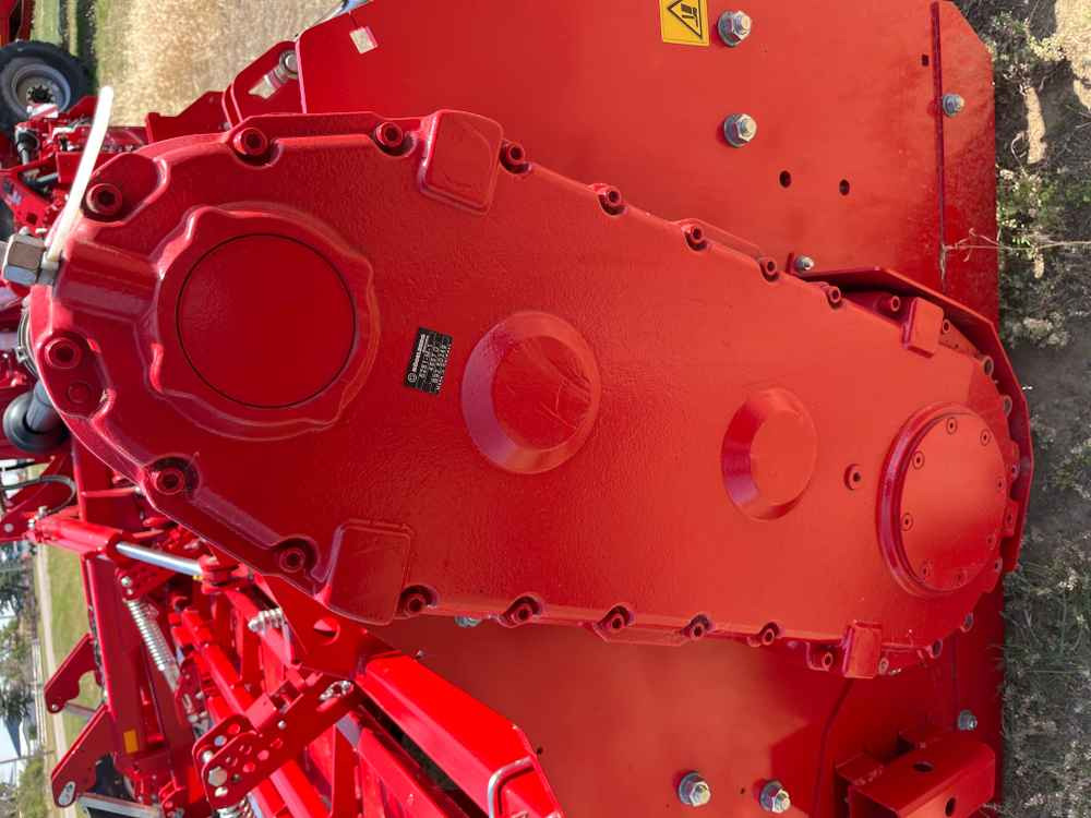 Grimme GF 800 - Betakarító gép: 4 kép. Grimme GF 800 - Betakarító gép: 4 kép.