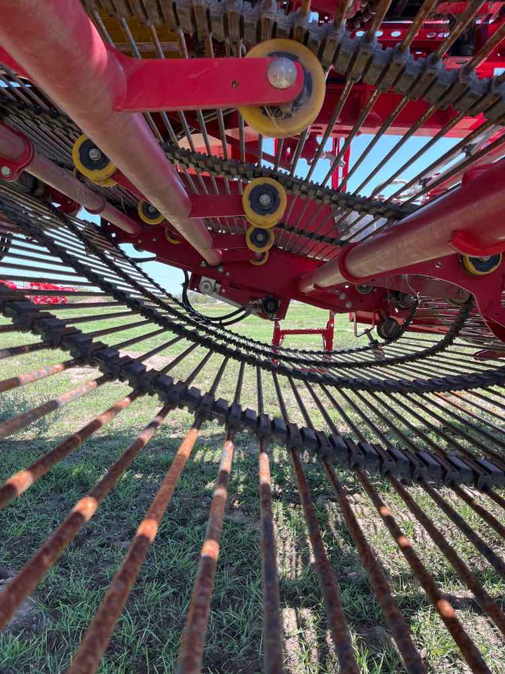 Grimme VARITRON 470 - Betakarító gép: 3 kép. Grimme VARITRON 470 - Betakarító gép: 3 kép.