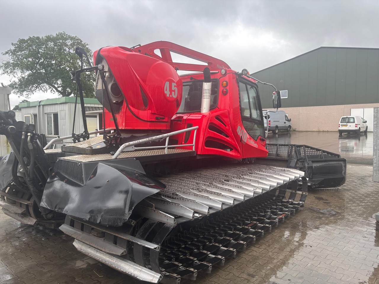 KÄSSBOHRER Pistenbully 600 - Többcélú/ Speciális jármű: 5 kép. KÄSSBOHRER Pistenbully 600 - Többcélú/ Speciális jármű: 5 kép.