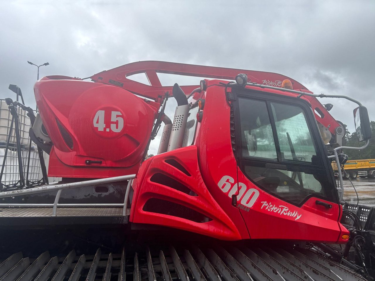KÄSSBOHRER Pistenbully 600 - Többcélú/ Speciális jármű: 3 kép. KÄSSBOHRER Pistenbully 600 - Többcélú/ Speciális jármű: 3 kép.