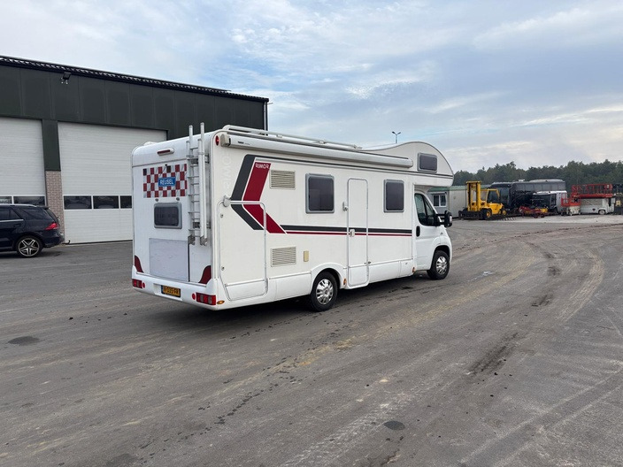 Rimor seal 9 - Alkóvos lakóautó: 3 kép. Rimor seal 9 - Alkóvos lakóautó: 3 kép.