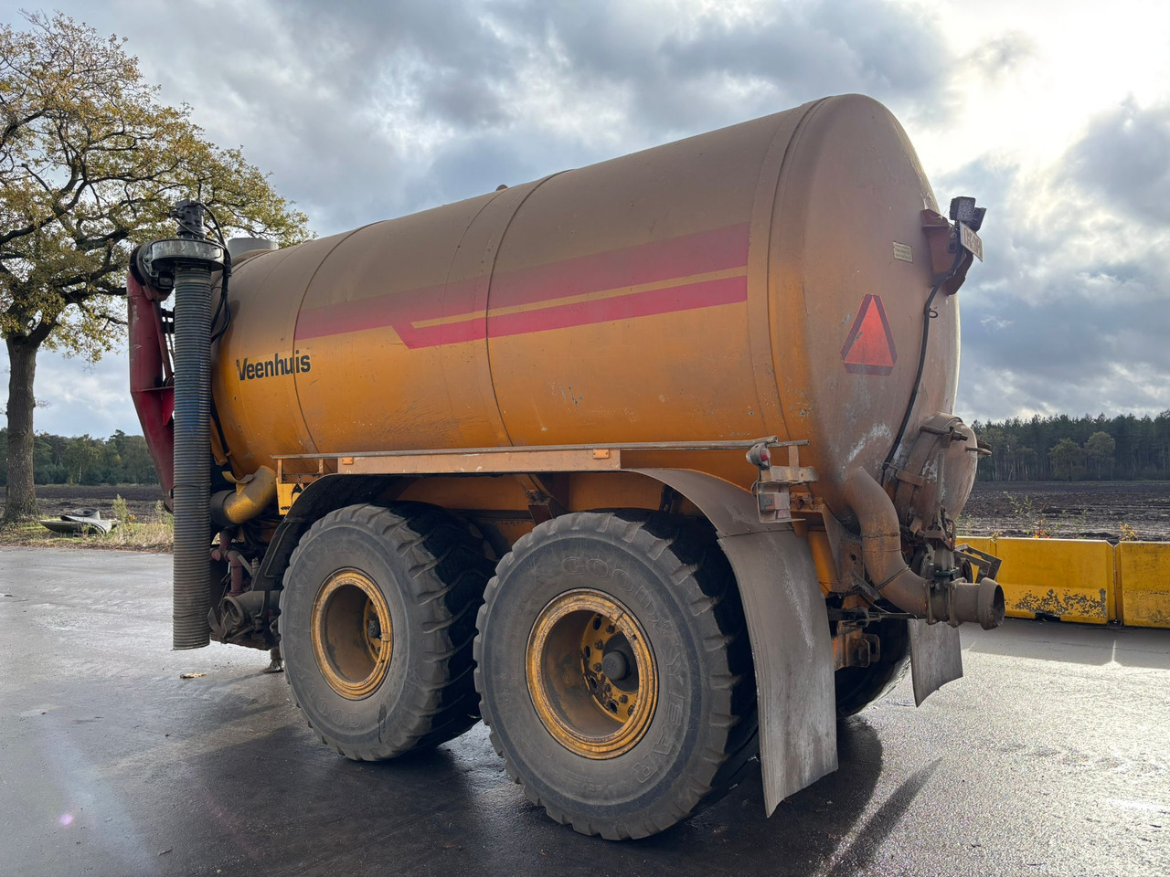 Veenhuis 19000 - Szippantó tartálykocsi: 3 kép. Veenhuis 19000 - Szippantó tartálykocsi: 3 kép.