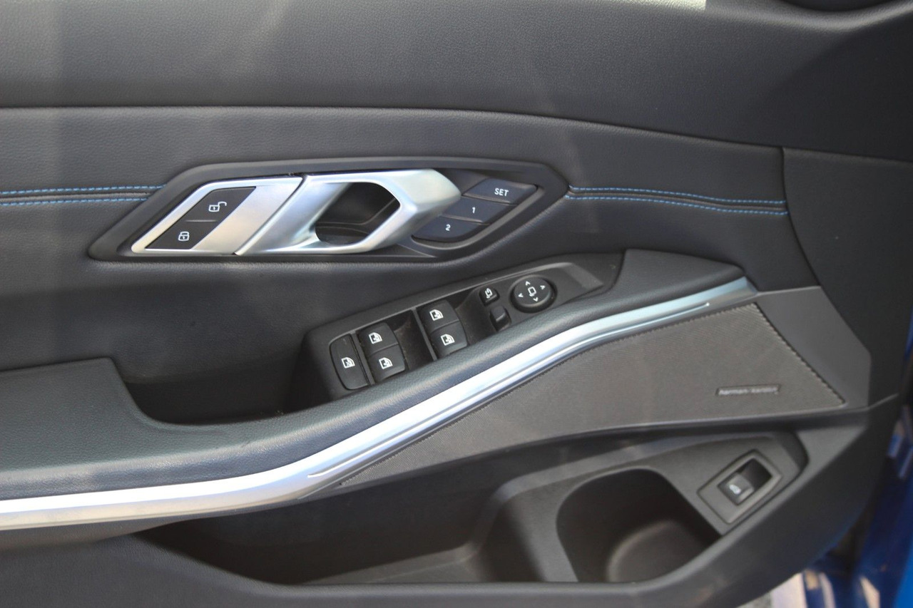 Kombi BMW 320 Touring d M Sport Laser Alcantara Harman Kar: 9 kép.